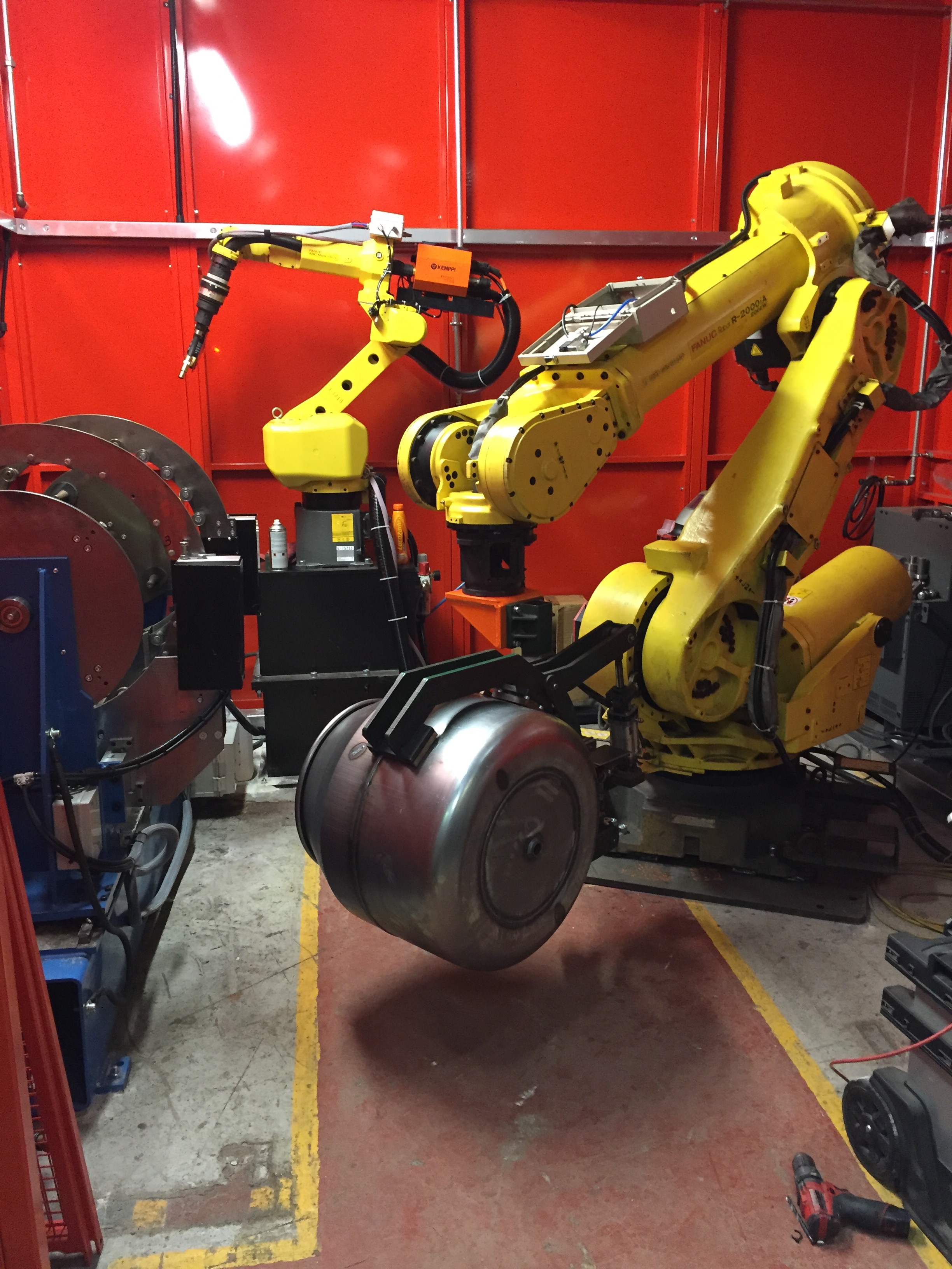 Robotic Pulse Welding With Laser Seam Tracking Cell Op 2